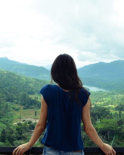 traveler-overlooking-sri-lanka-hill-country-view